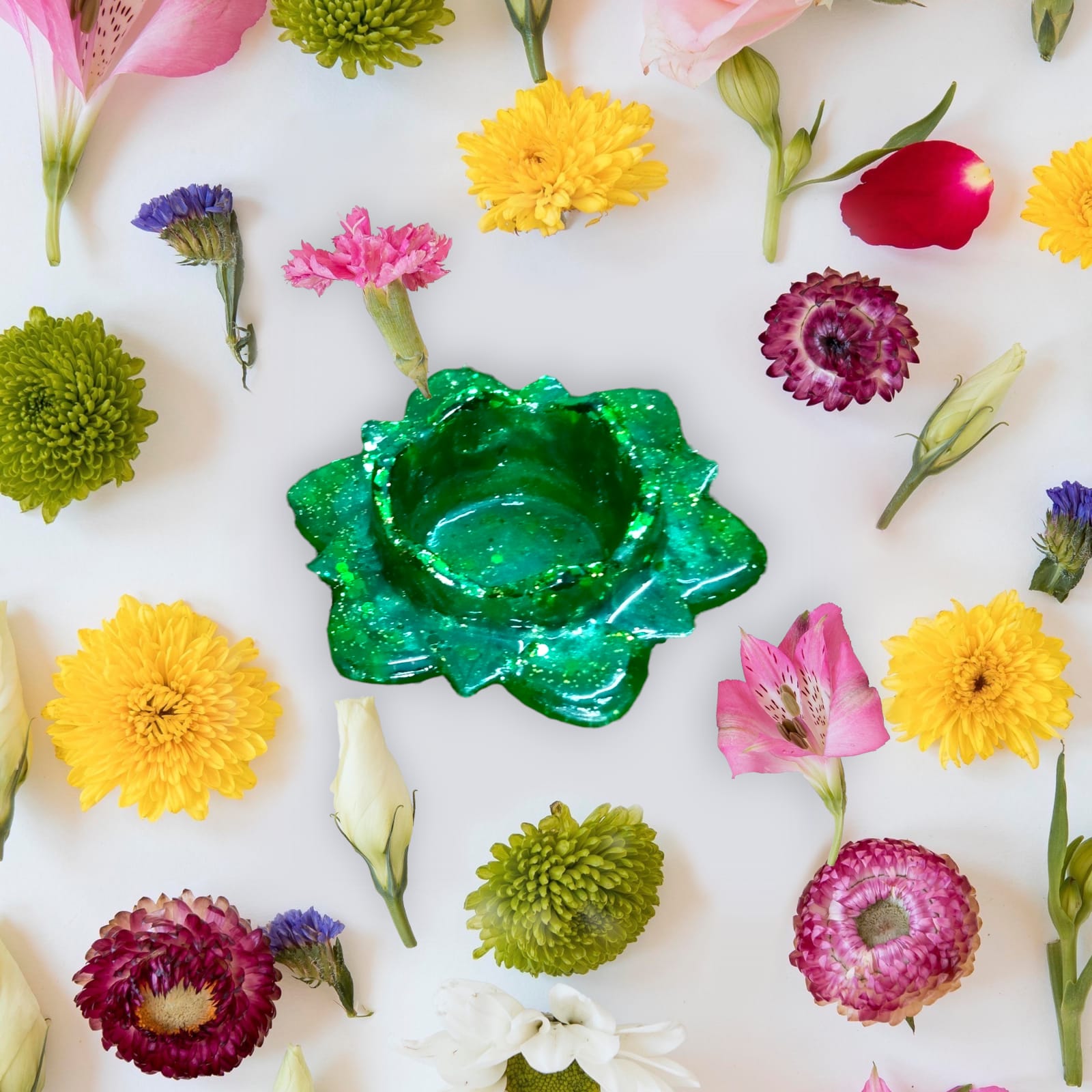 Handcrafted Green Lotus Resin Candle Holder – Elegant Tealight Decor - Image 3