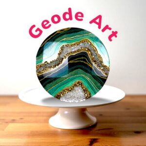 Resin Geode Art – Emerald Green & Gold Crystal Design